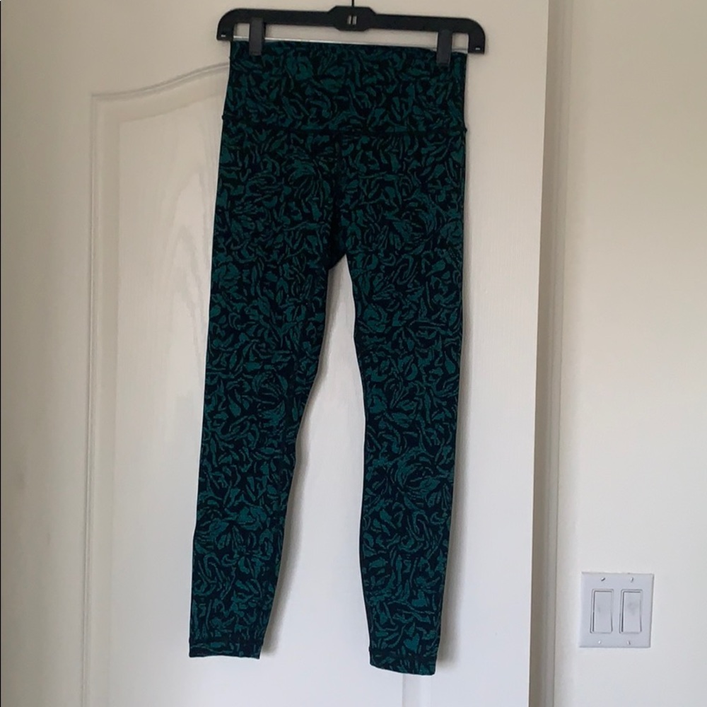 Lululemon high waisted 7/8 wunderunder leggings - Picture 1 of 3